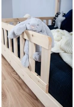 TiCAA Kinderbett Hausbett "Kay" 120x200 Kiefer Natur Gesamt: Länge 128cm, Breite 210cm, Höhe 139cm, Tiefe 128cm -babyausstattung Shop unnamed file 693